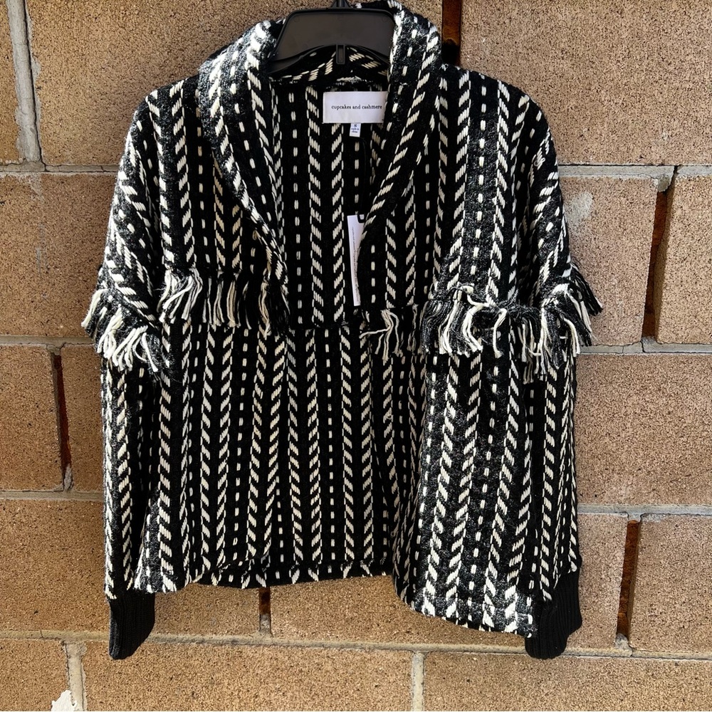 Cupcakes and cashmere bulk/white cardigan size small